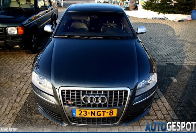 Audi S8 D3