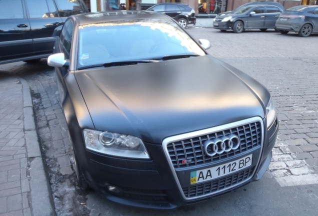 Audi S8 D3