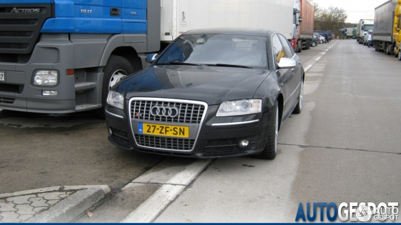 Audi S8 D3