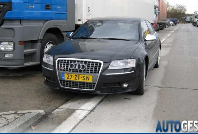 Audi S8 D3