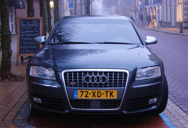 Audi S8 D3