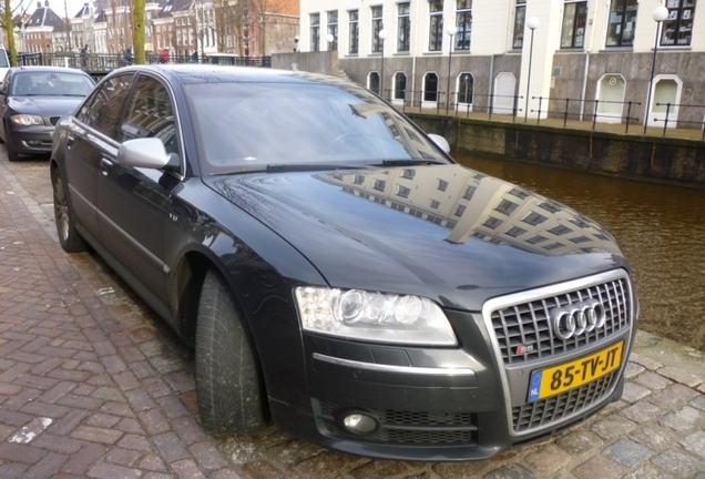 Audi S8 D3