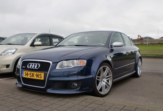 Audi RS4 Sedan