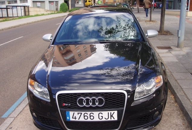 Audi RS4 Sedan