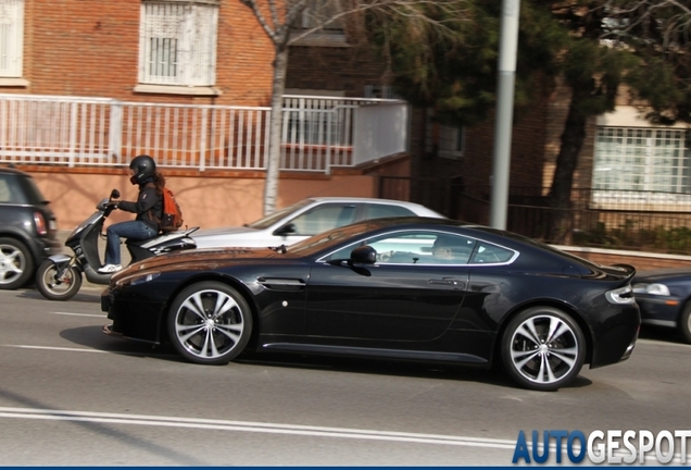 Aston Martin V12 Vantage