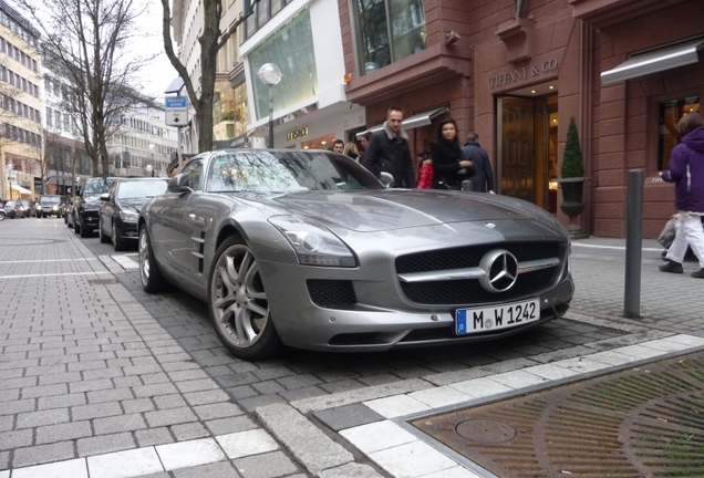 Mercedes-Benz SLS AMG