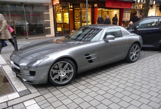 Mercedes-Benz SLS AMG