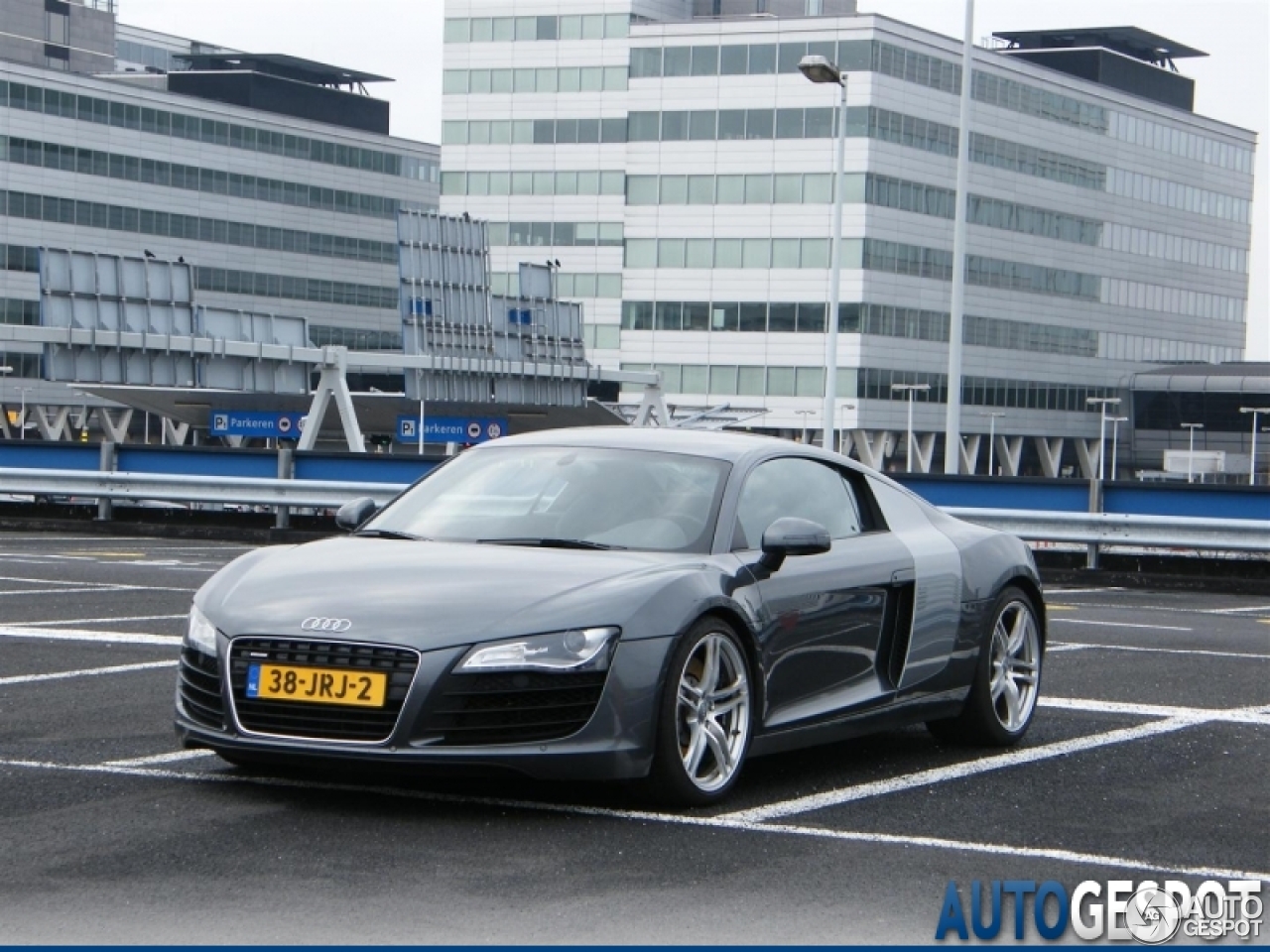 Audi R8