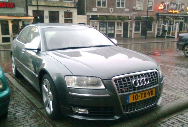 Audi S8 D3