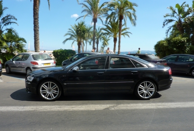 Audi S8 D3