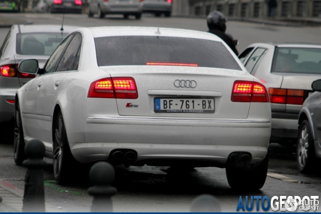 Audi S8 D3