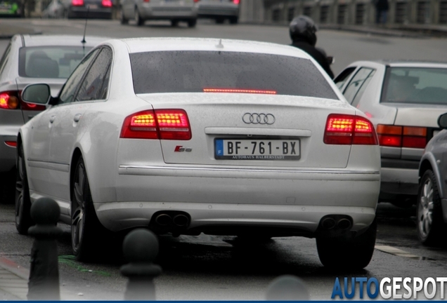 Audi S8 D3