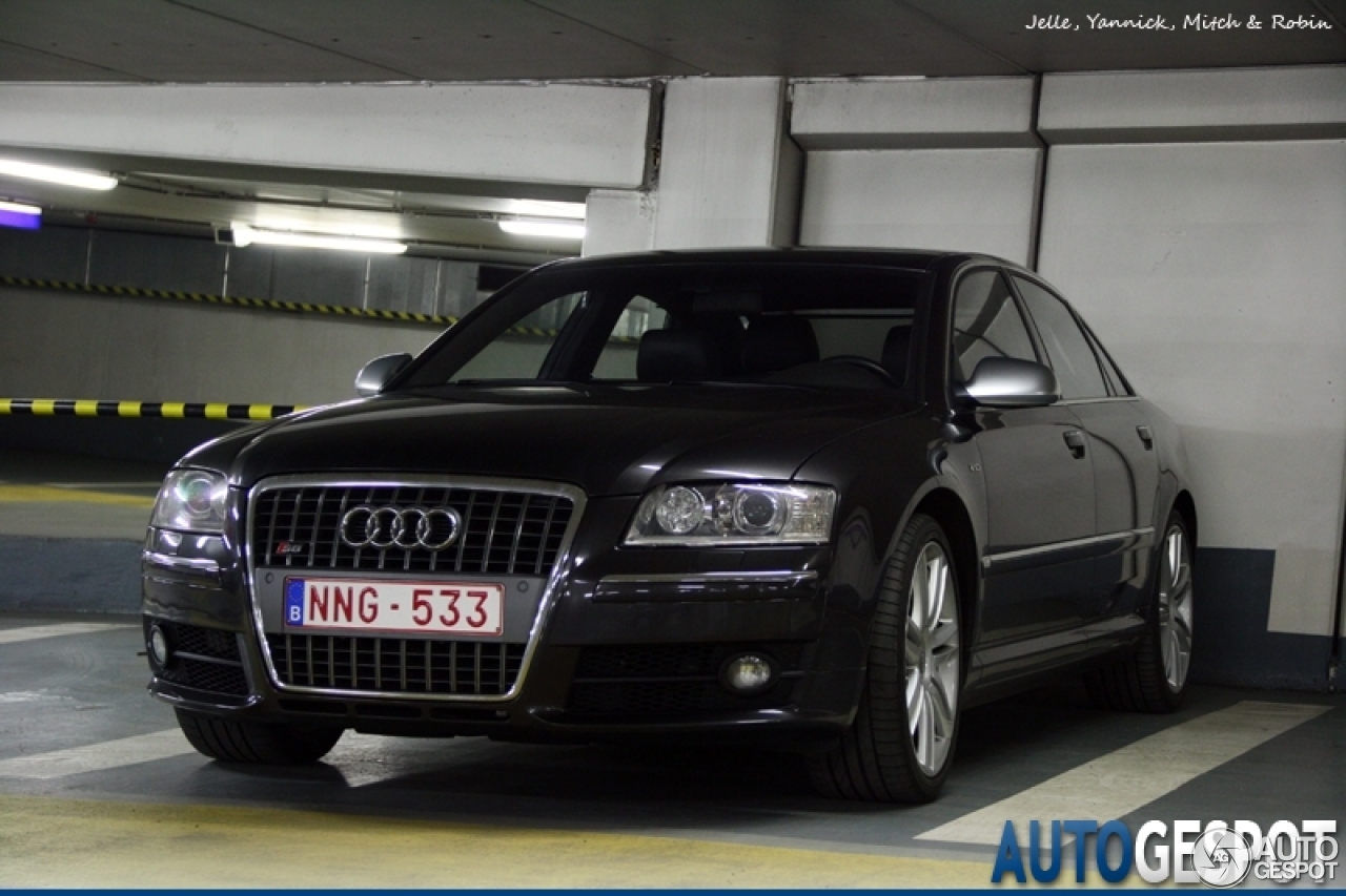 Audi S8 D3