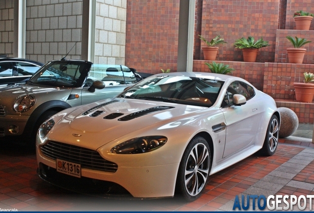 Aston Martin V12 Vantage