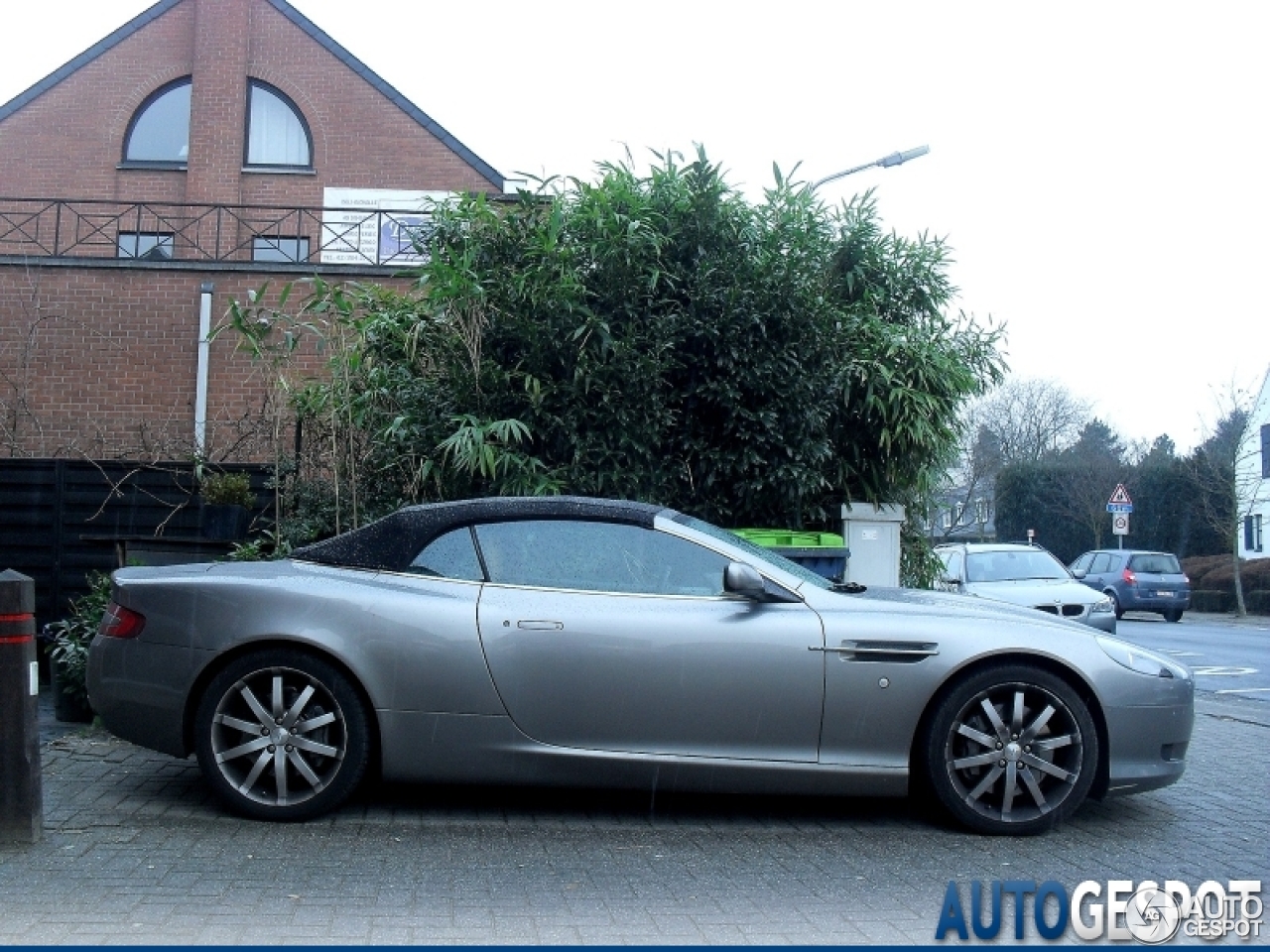 Aston Martin DB9 Volante