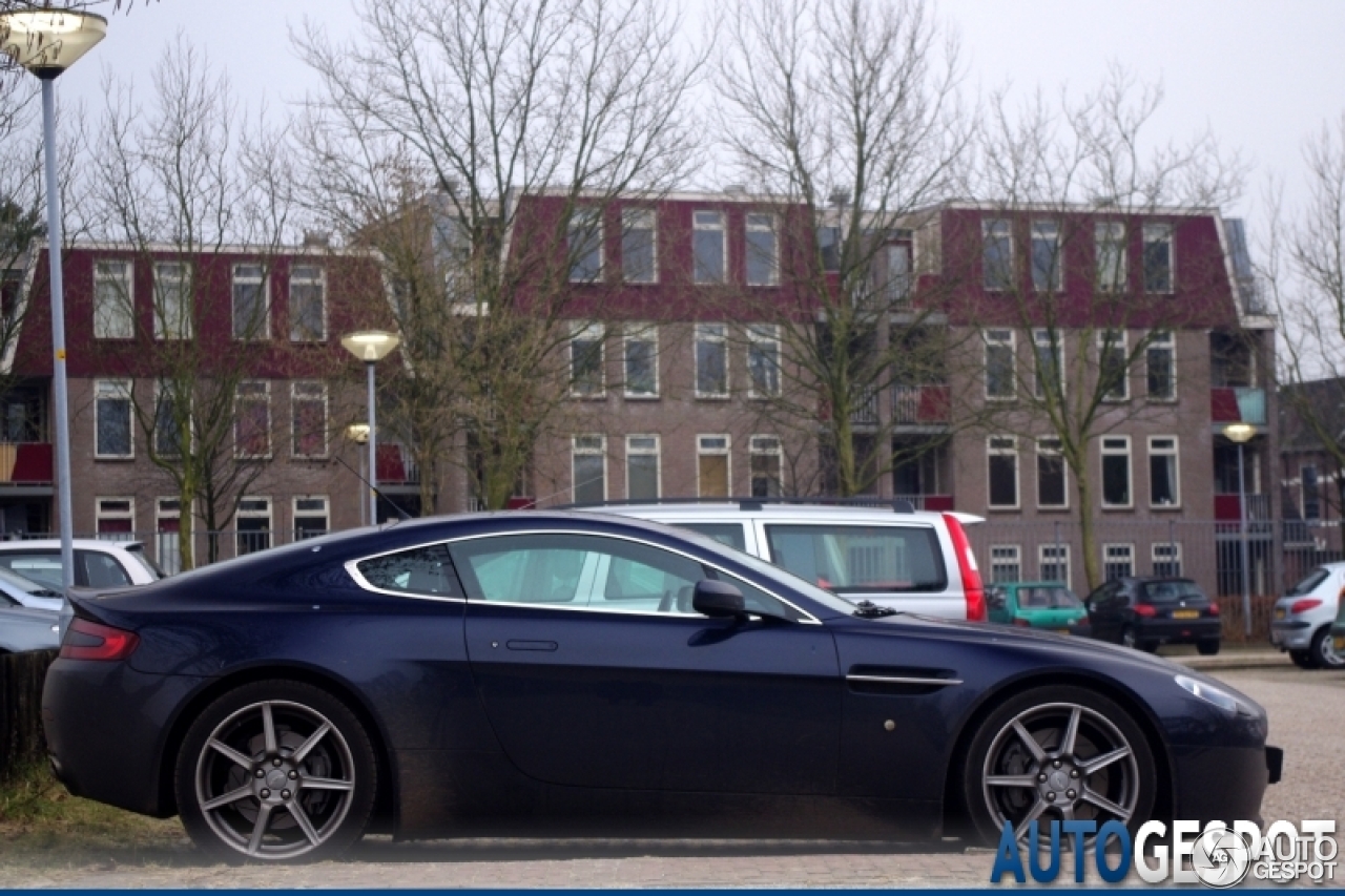 Aston Martin V8 Vantage