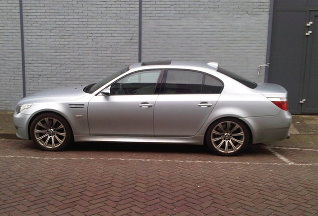 BMW M5 E60 2005