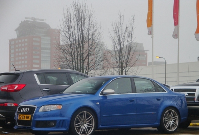 Audi RS4 Sedan