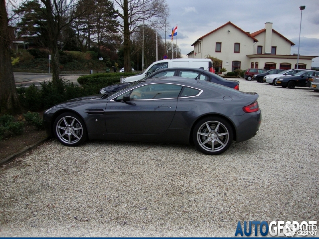 Aston Martin V8 Vantage