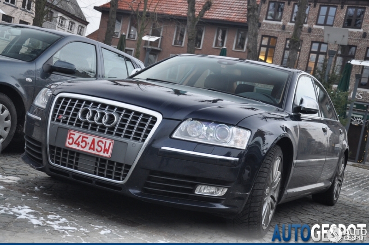 Audi S8 D3