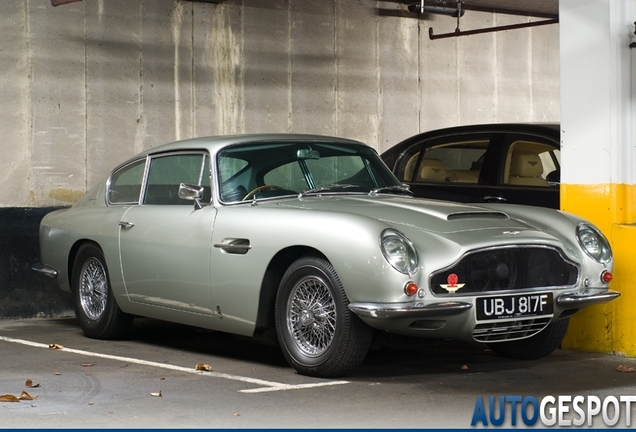 Aston Martin DB6 MKI