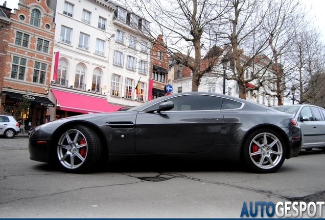 Aston Martin V8 Vantage