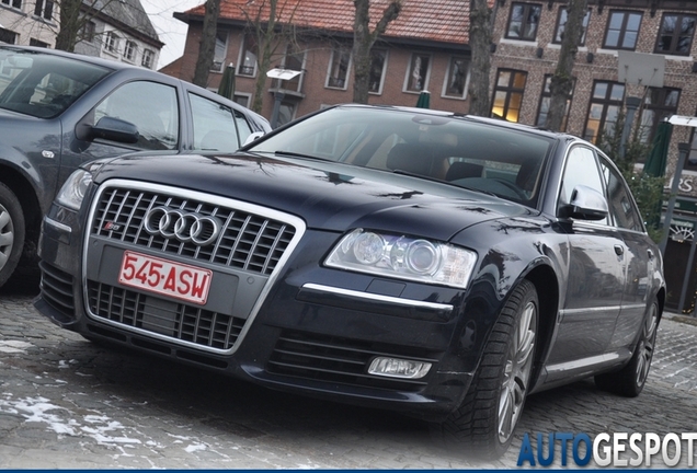 Audi S8 D3