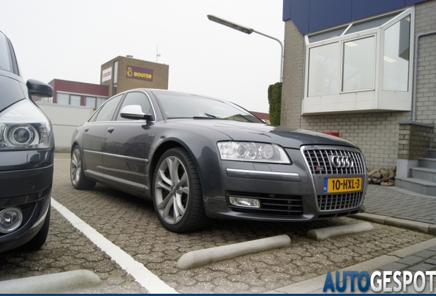 Audi S8 D3