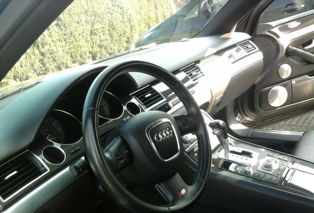 Audi S8 D3