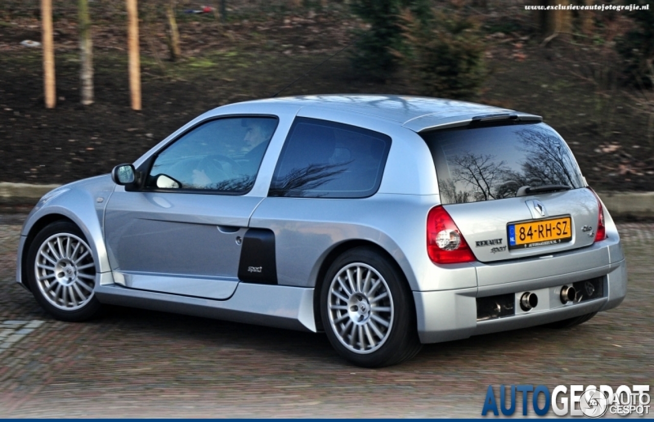 Renault Clio V6