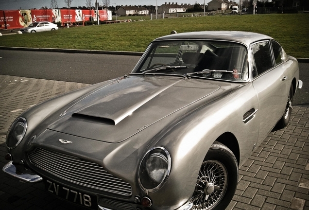 Aston Martin DB6 Vantage MKI