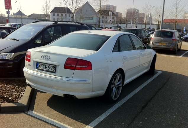 Audi S8 D3