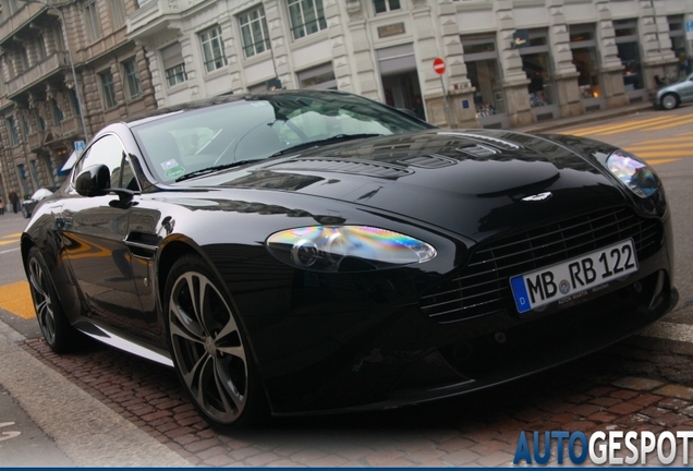 Aston Martin V12 Vantage