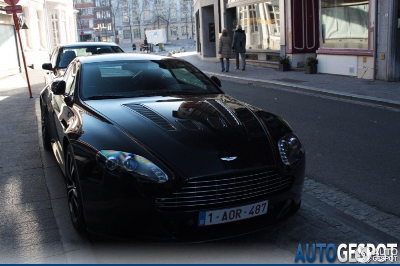 Aston Martin V12 Vantage Carbon Black Edition