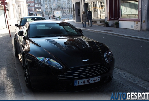 Aston Martin V12 Vantage Carbon Black Edition