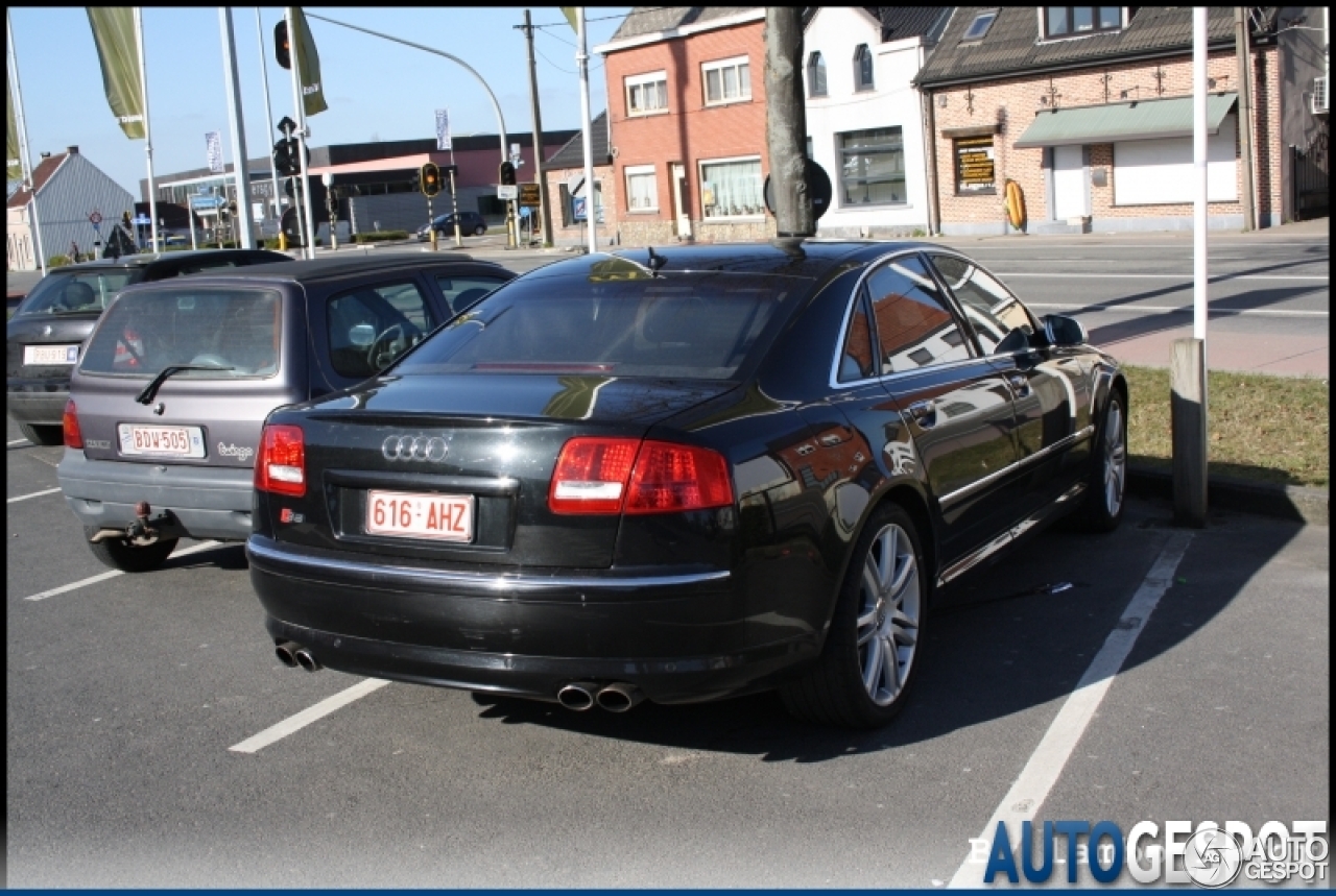 Audi S8 D3