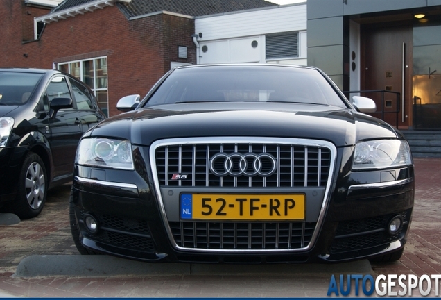 Audi S8 D3