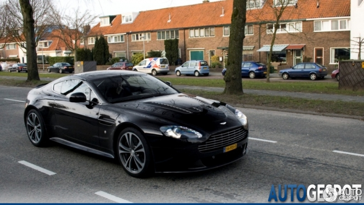 Aston Martin V12 Vantage