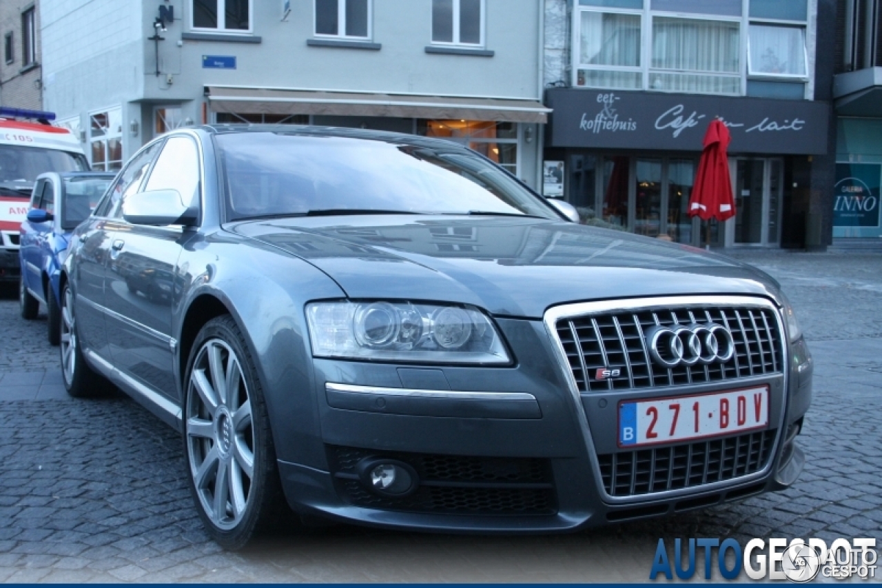 Audi S8 D3