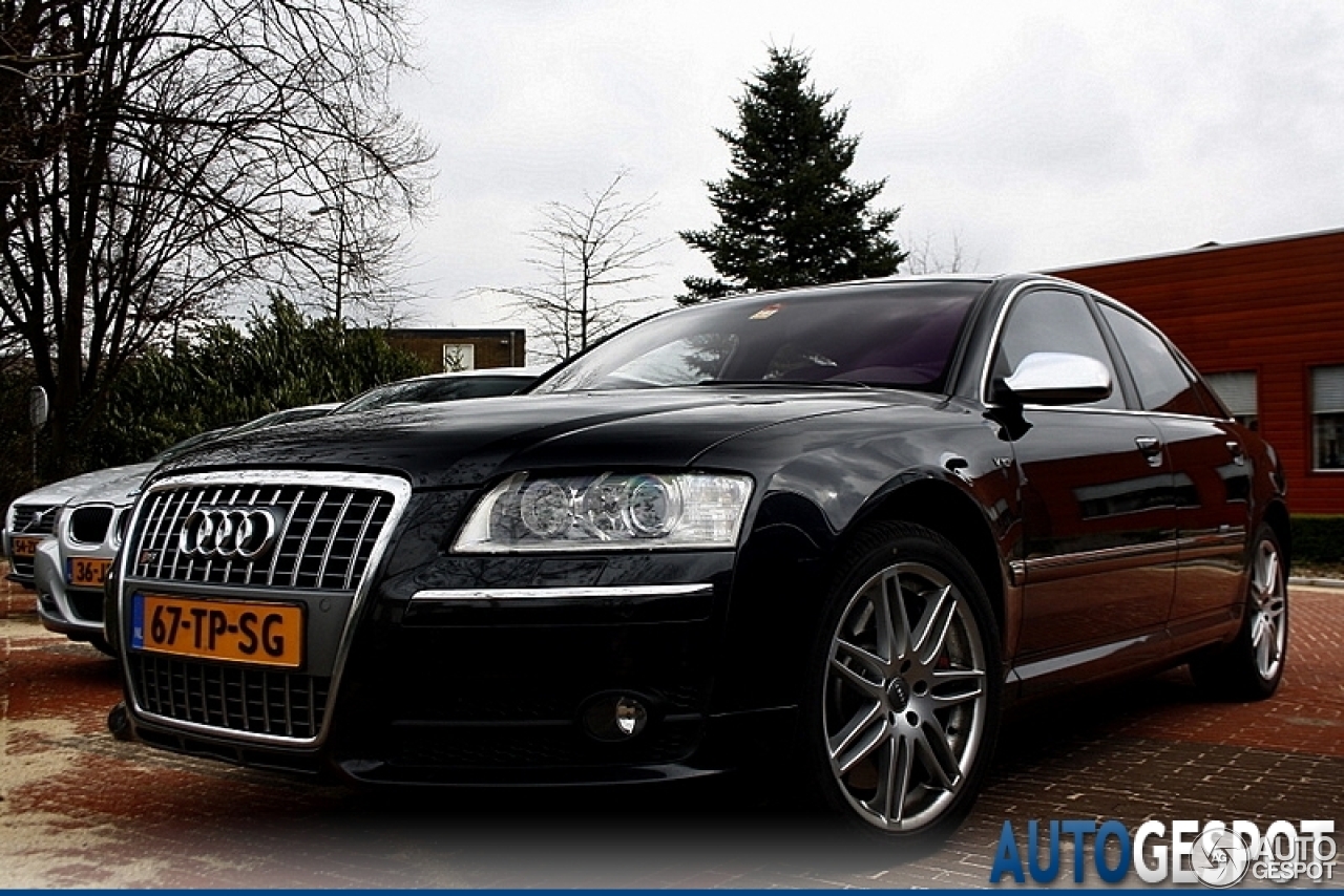 Audi S8 D3