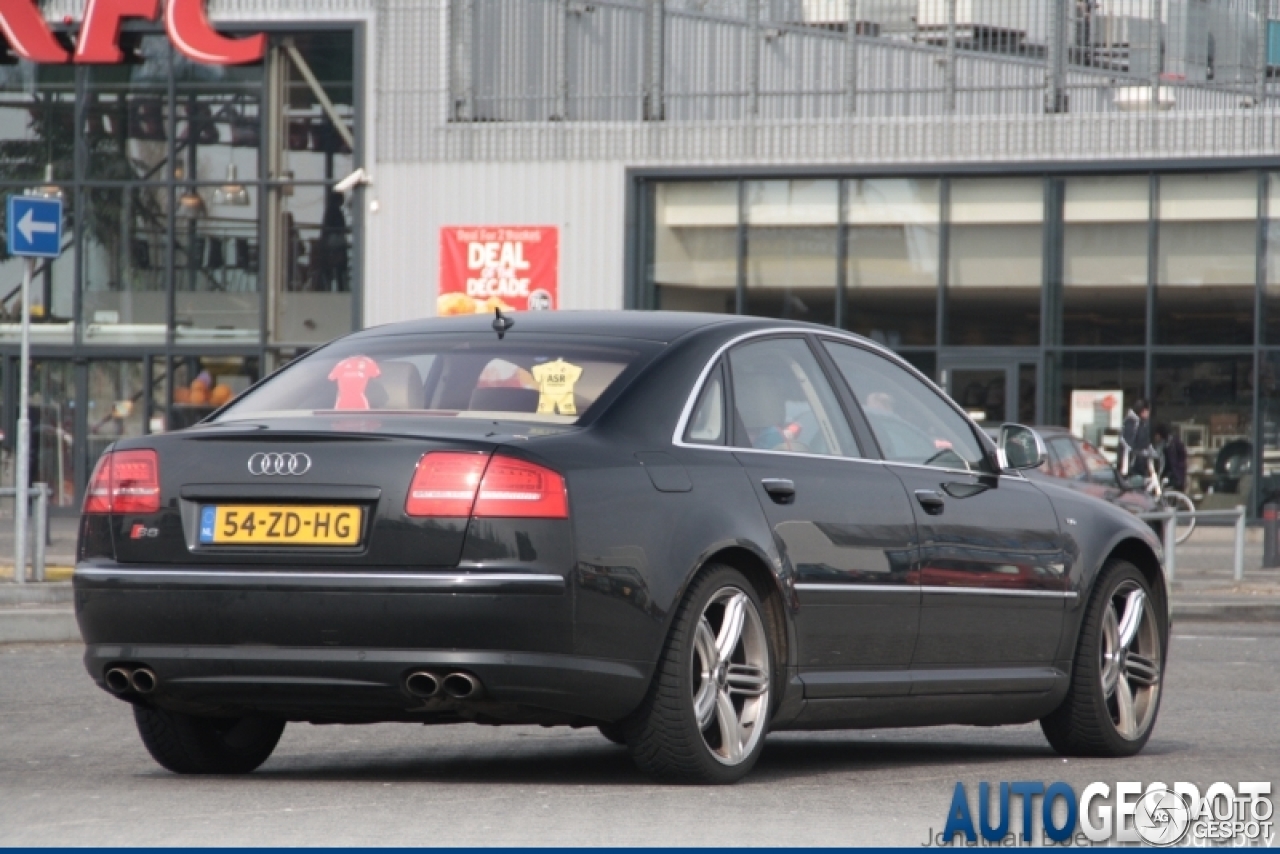 Audi S8 D3