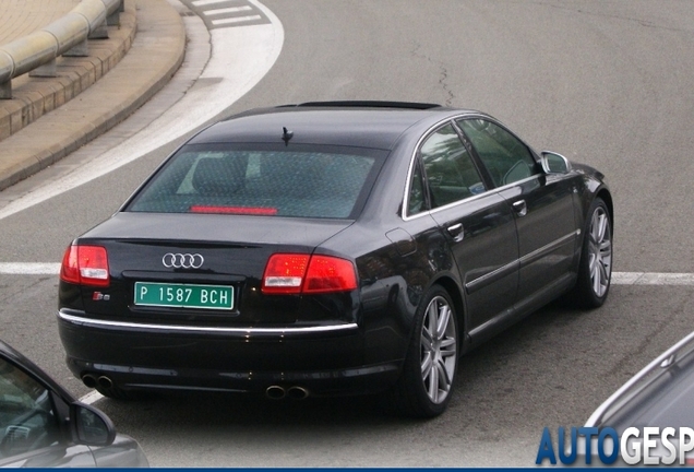 Audi S8 D3