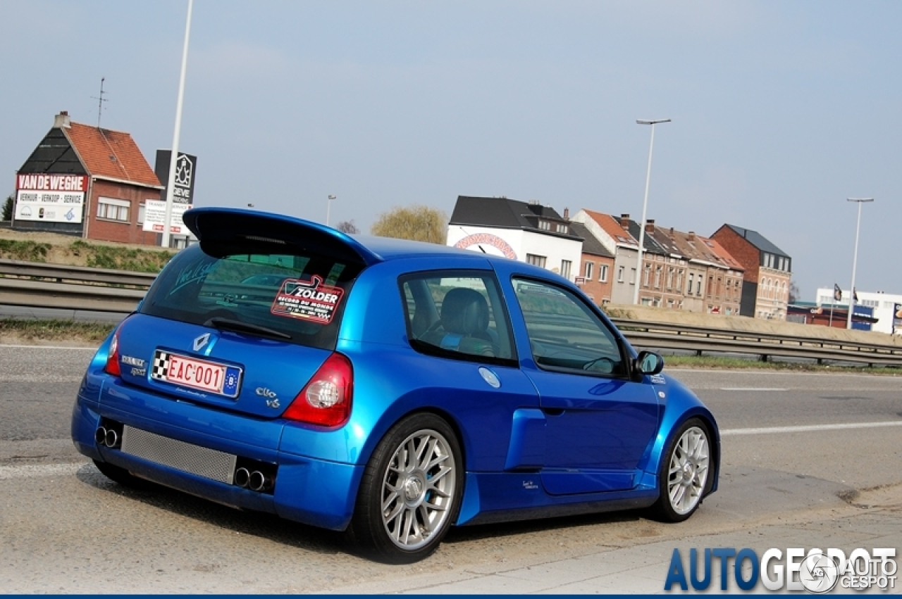 Renault Clio V6