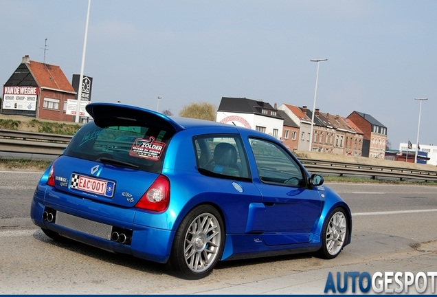 Renault Clio V6