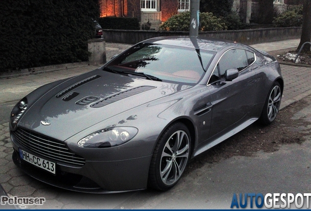 Aston Martin V12 Vantage