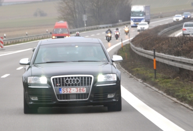 Audi S8 D3