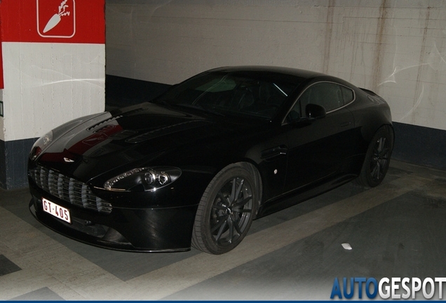 Aston Martin V12 Vantage Carbon Black Edition