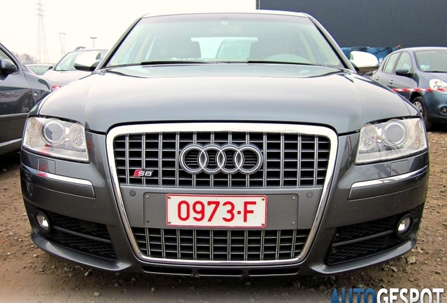 Audi S8 D3