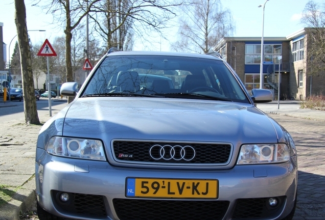 Audi RS4 Avant B5