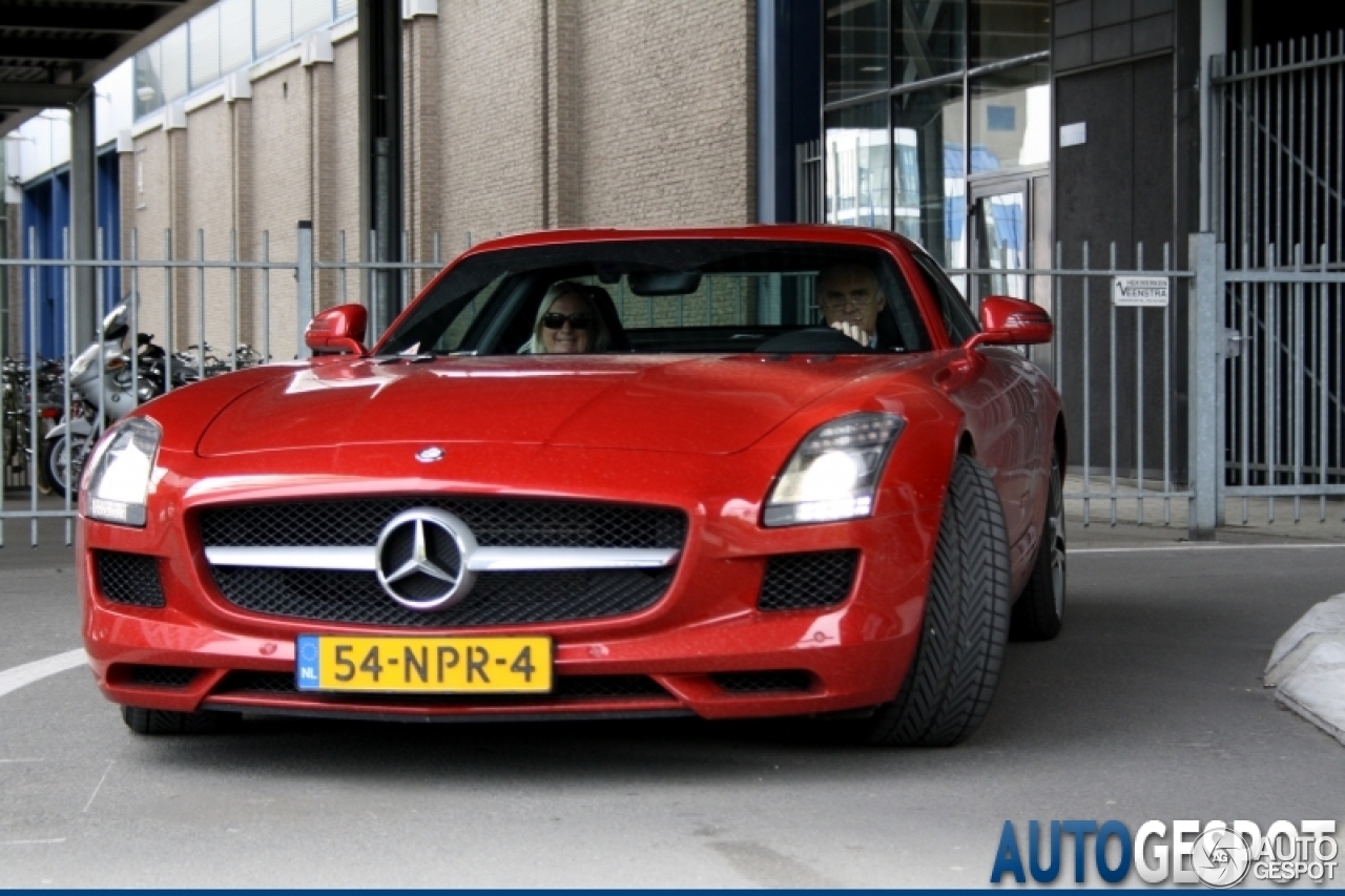 Mercedes-Benz SLS AMG